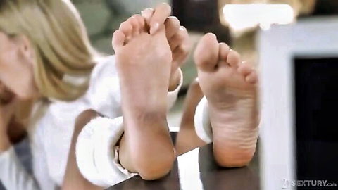 Candee Licious blonde bare feet soles up close in sexy pose