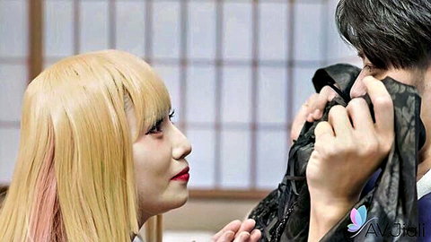 Xiao Ye Ye cosplay in blonde wig, seductive look at camera in kimono