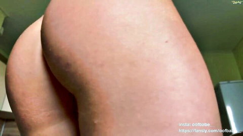 Oofbabe__ bending over showing big pale ass in Chaturbate webcam show