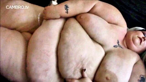 Mature BBW webcam babe lying nude, tattoos and curves on display