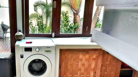 Lunababyboobear in tropical laundry room setup, blonde bigboobs tease