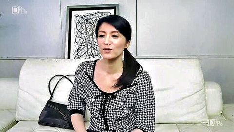 Shoko Furukawa amateur wife debut, smiling in black-white top