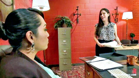 Jessica Fox and trans Aleksa Nicole in playful office tease