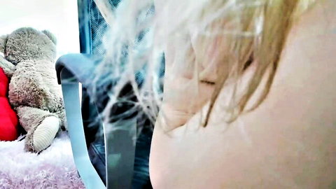 SweeTTeats blonde teen with big boobs in cam show