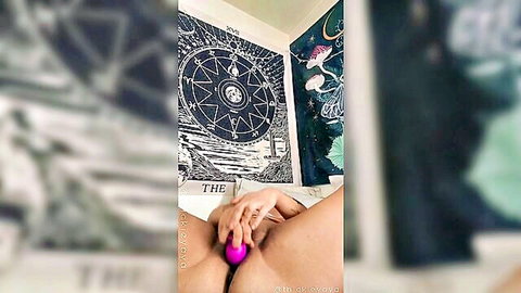 Thickieyaya solo masturbation with purple vibrator closeup