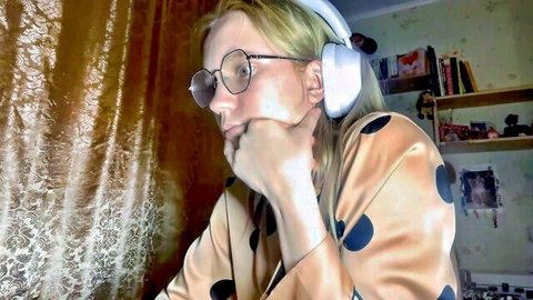 maybelleensminger young shy blonde teen in polka dot pajamas on Chaturbate cam