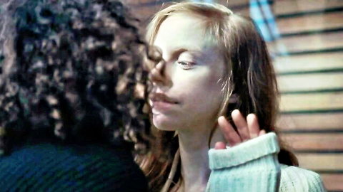 Anneke Sluiters and Khadija El Kharraz Alami intimate lesbian moment in Splendid Isolation