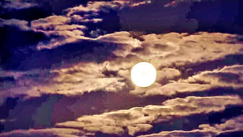 Aliya Naaz in mysterious full moon night sky, Naukri scene