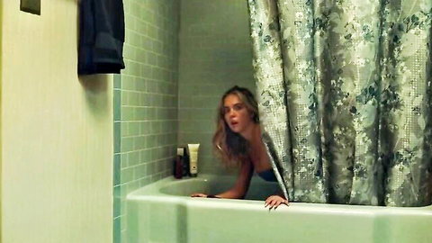 Sydney Sweeney sexy wet peek from bathtub in Euphoria nude scene