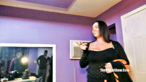 Khloe smiles in low-cut black top with cleavage on Thehabibshow