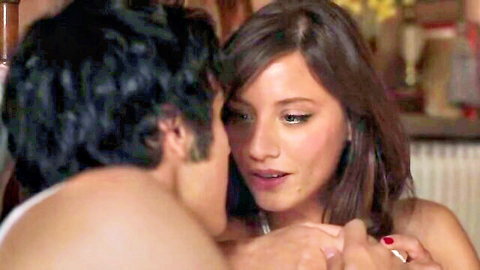 Michelle Jenner nude intimate embrace in El secreto del orfebre hot scene
