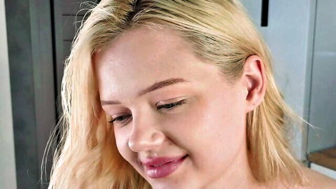 Blonde model ifiwasyourgf smiling seductively in Chaturbate webcam show