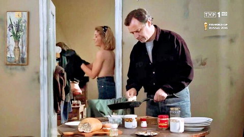 Edyta Olszówka topless back view with man in Ekstradycja 1995 scene