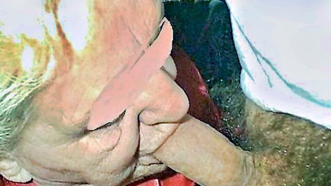 Closeup of wrinkled GILF sucking thick old fingers deep in her mouth