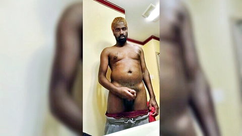 Amateur ebony man exposing penis in blurry selfie