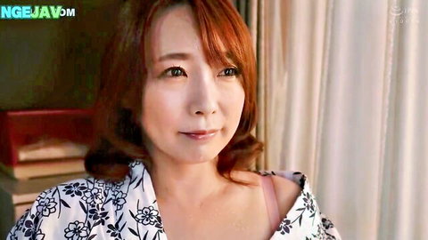 Curvy Asian MILF in floral kimono revealing pink bra, amateur vibe