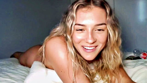 parisbabyxox blonde smiling nude on bed, topless solo tease