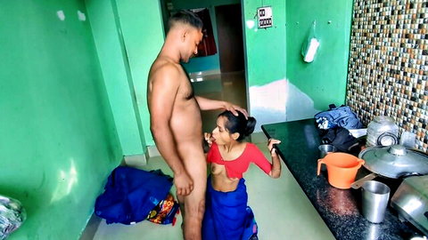 Desi Indian aunty in blue saree touches nude stud in homemade foreplay