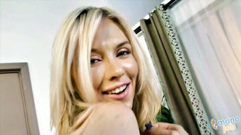 Jeanie Marie smiling close-up in Manojob handjob blowjob scene