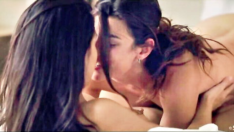Carolina Abril and Julia Roca nude kiss in steamy threesome