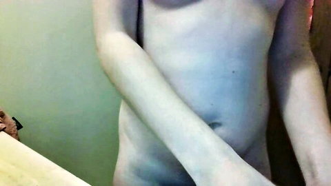 Lunarrbabyxo skinny teen camgirl nude pose, big ass tease on Chaturbate