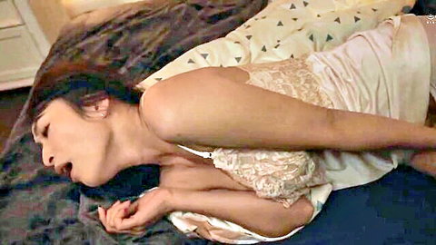 Mature Japanese MILF Reiko Kobayakawa in seductive lace lingerie pose