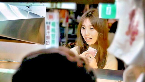 Kikuchi Hina smiling at Taiwan market stall, cute Asian girl in casual top