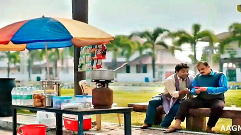 Two Indian men chatting at street stall in Love Guru Ullu web series