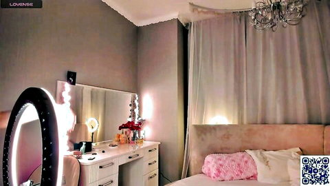 Sincere Shyness skinny girl bedroom cam setup for stripchat show
