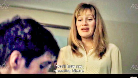 Nadia Tereszkiewicz emotional close-up in Deux pianos, blonde actress in white blouse