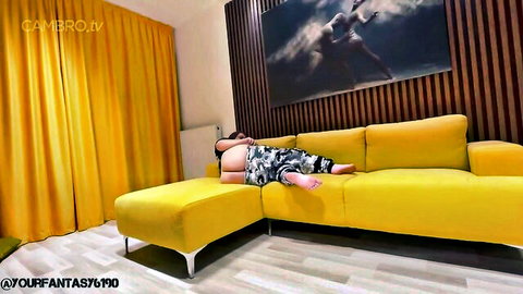 Curvy woman exposing big ass in farting fetish video