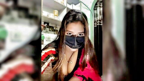 1r_sexy petite Indian brunette in low-cut saree showing cleavage on cam