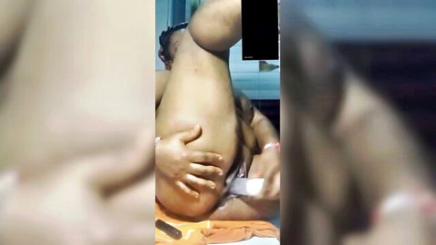 Amateur close-up of moist pussy dripping cum on big ass