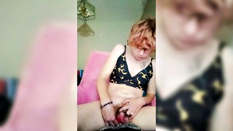 Ginger redhead amateur masturbates closeup while gaming in bikini