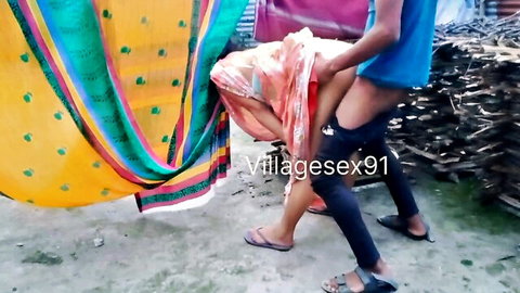 Desi Indian Bhabi outdoor doggy sex with Villagesex91, saree lifted