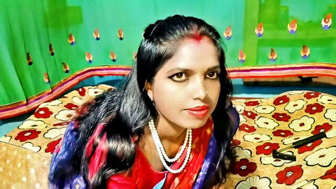 Desi Indian aunty in red saree solo tease on bed