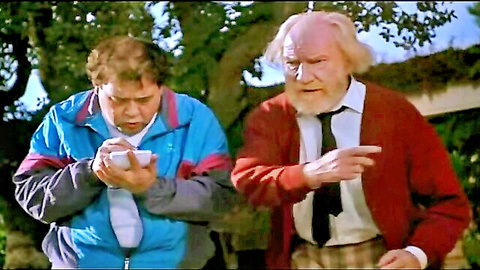 Neus Asensi Chechu y familia 1992 scene with two men outdoors