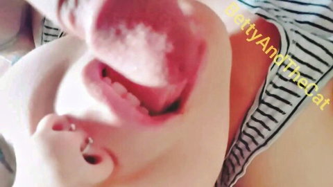 BettyAndTheCat teases with tongue out and open mouth in French talk