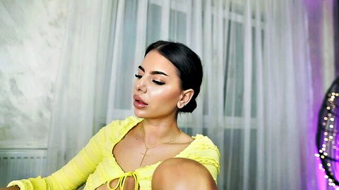 Spicy_maple Latina camgirl in yellow top, big boobs cleavage tease