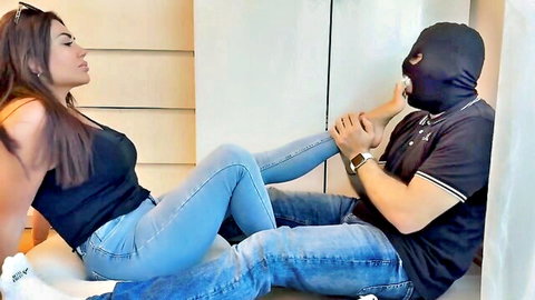 Hulya Cengiz foot worship by masked man in amateur scene