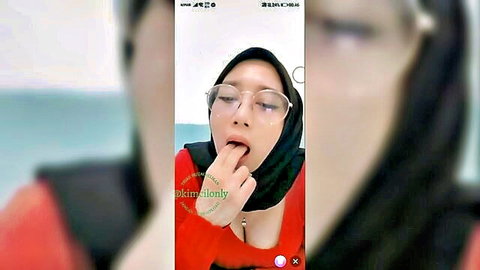 Indonesian hijab beauty Kiki teasing tongue in red low-cut top, Palembang style