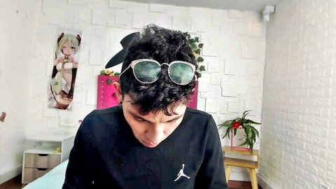 NohaScort Spanish cam girl gagging masturbation closeup