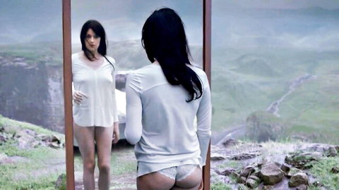 Maria Ruiz nude in Echo 2017, sexy outdoor mirror pose showing ass