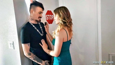 Blonde in green dress teases tattooed stud's crotch in hallway - Brazzers