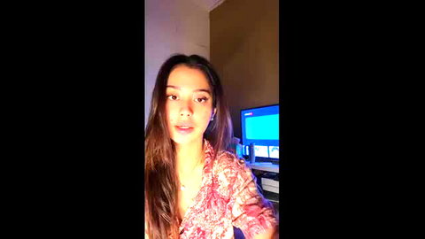 Viral Sasa Indonesian girl in floral top smiling live stream