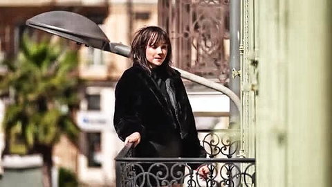 Abby 23yo graphic designer on balcony in fur coat Vannes
