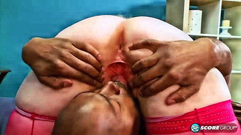 Klaudia Kelly huge white ass spread wide by black hands on SCORE