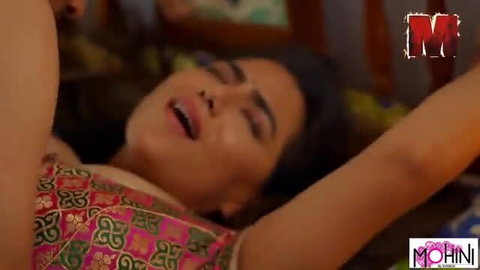 Perverted Indian MILF in breathtaking erotic saree tease