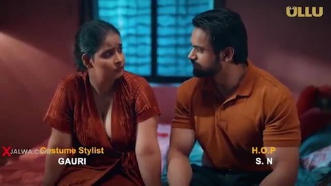 Chatur Devrani: Gauri in deep cleavage saree blouse with HOP guy