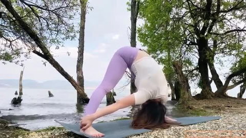 ZhouYiQin busty yoga ass in tight purple leggings by river